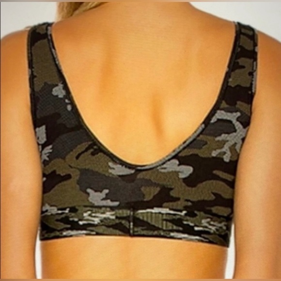 NWOT Calvin Klein Camo Print Sports Bra - Picture 7 of 7